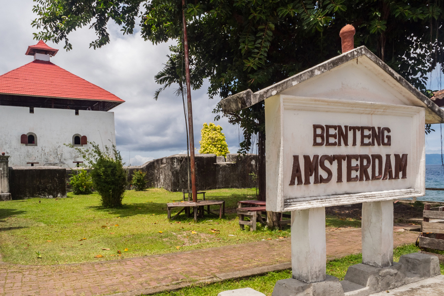 holiday in maluku - fort amsterdam