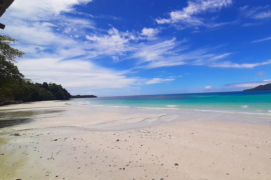 holiday in maluku - natsepa beach