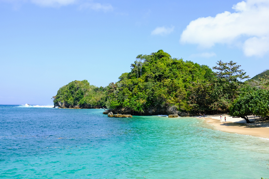 Unique Activities in East Java - three-colored beach