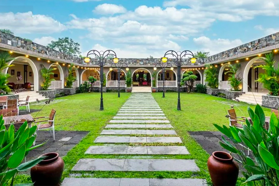 hotel jogja dengan pemandangan alam - The Westlake Resort Yogya