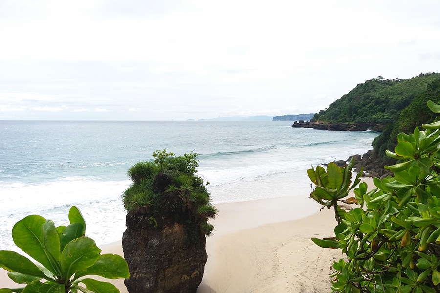pantai di jawa timur - Pantai Lumbung 