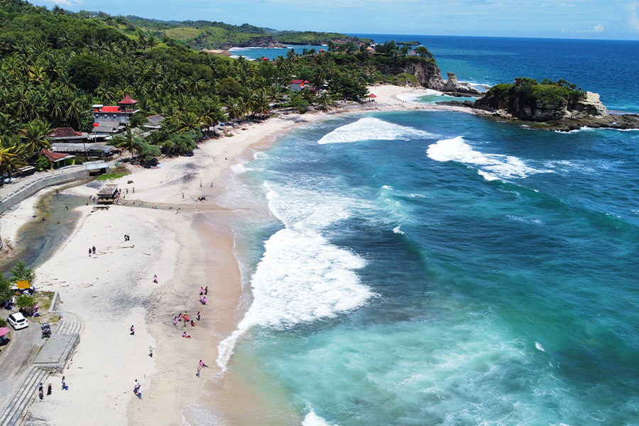 pantai di jawa timur - Pantai Klayar 