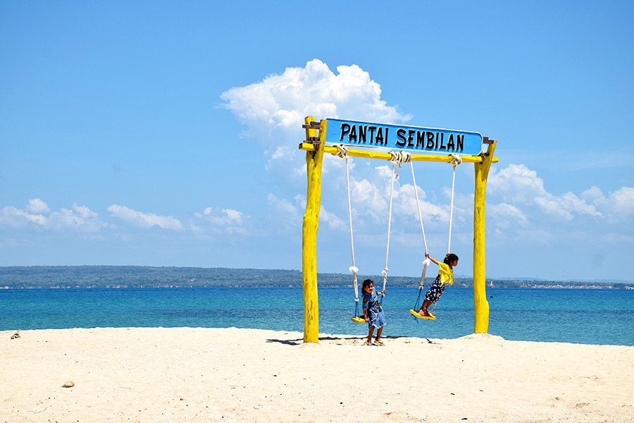 pantai di jawa timur - Pantai Sembilan Gili Genting
