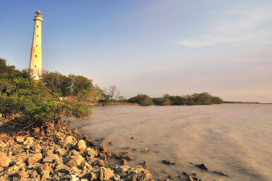 pantai di jawa timur - Pantai Sembilangan Madura