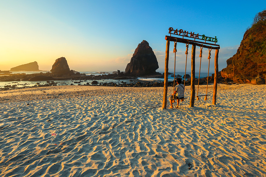 pantai di jawa timur - Pantai Papuma