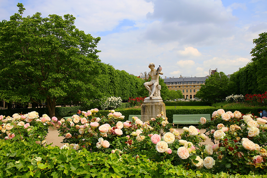 Liburan Romantis ke Paris