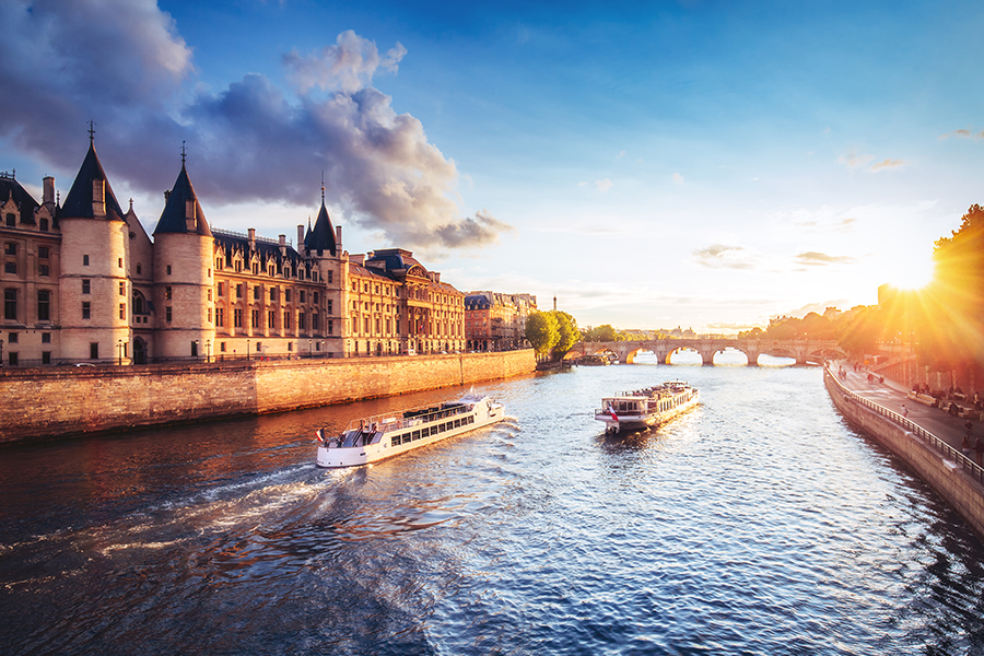 Liburan Romantis ke Paris