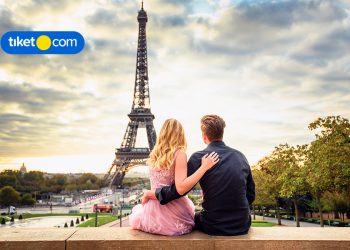 Romantic Holiday in Paris: Bring Your Beloved to the City of Love ?