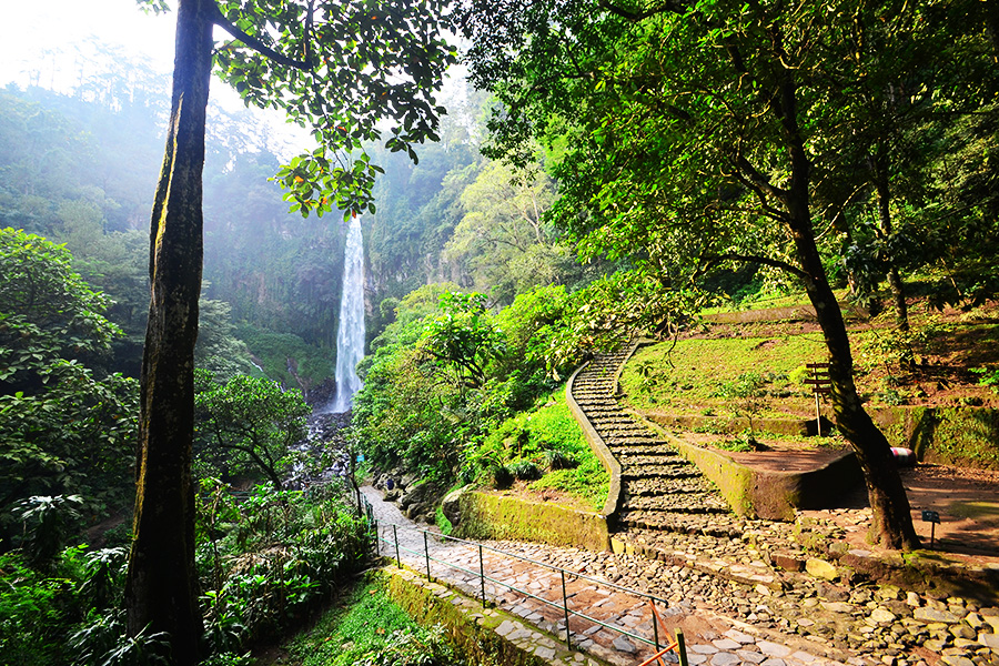 wisata di tawangmangu - Air Terjun Grojogan Sewu