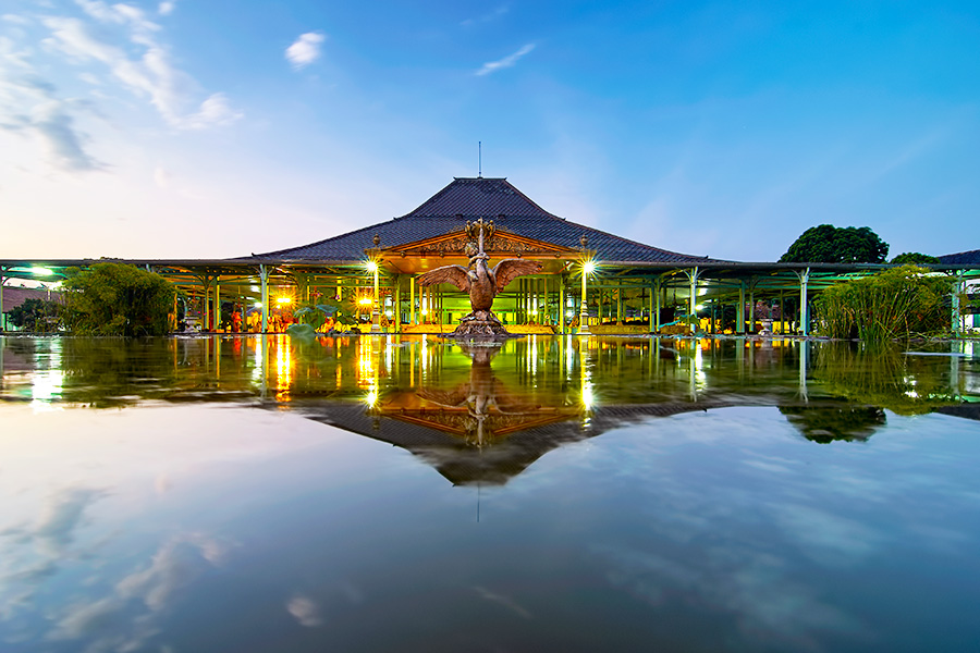 wisata dekat stasiun di jawa - Pura Mangkunegaran