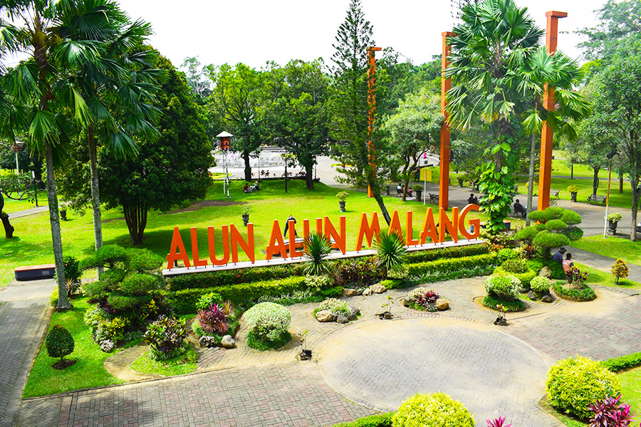 wisata dekat stasiun di jawa - Alun-Alun Tugu Malang