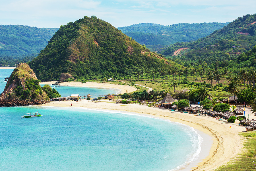Berkemah di Pantai Kuta Mandalika