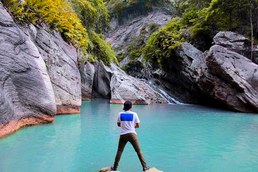 wisata alam bandung - Sanghyang Heuleut