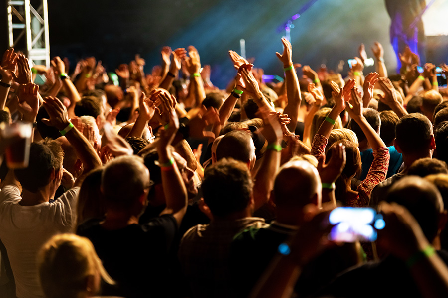Menonton Konser