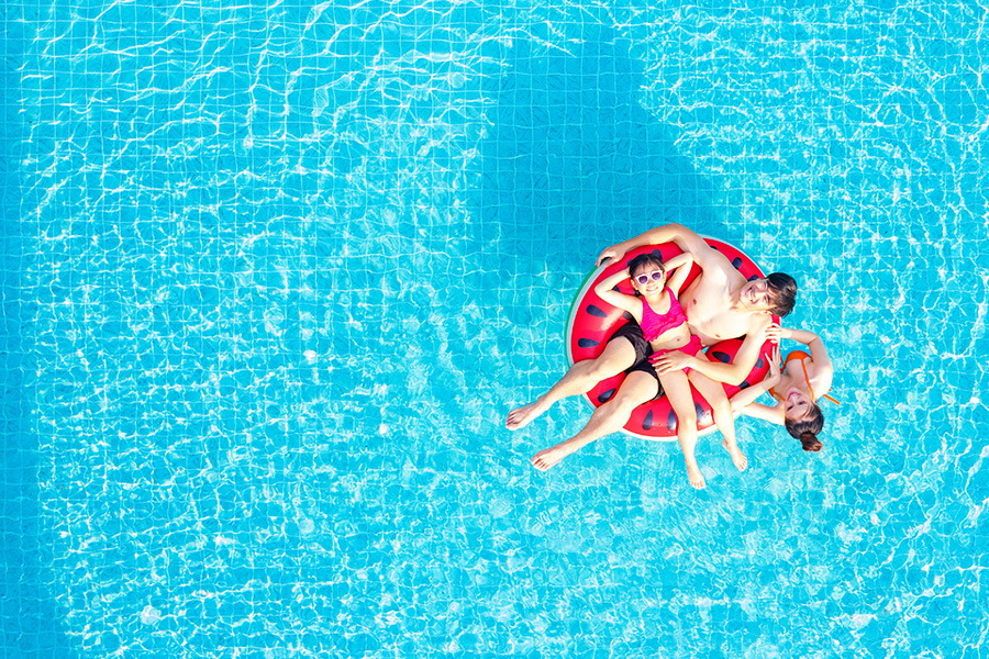 Seru-seruan berenang saat liburan di bangkok