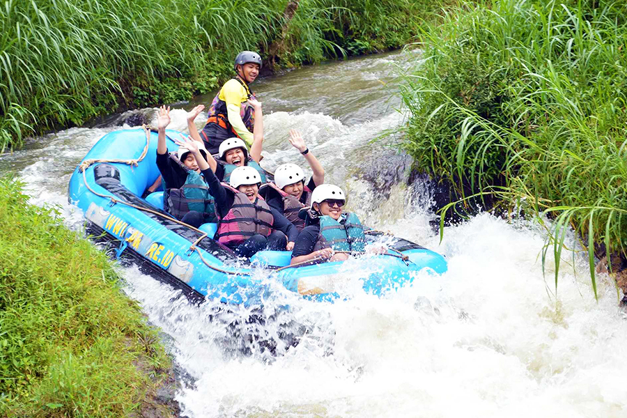 Bermain arung jeram di Sungai Pangalengan, wisata alam di jawa barat