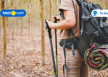 Bersiap hiking luar ruang di salah satu wisata alam jawa barat