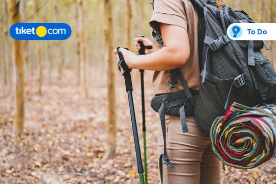 Bersiap hiking luar ruang di salah satu wisata alam jawa barat