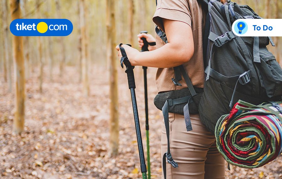 Bersiap hiking luar ruang di salah satu wisata alam jawa barat