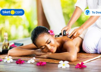 A woman is having massage at Spa in Bali with affordable price!