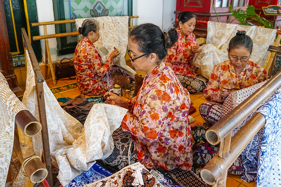 kerajinan khas indonesia - batik