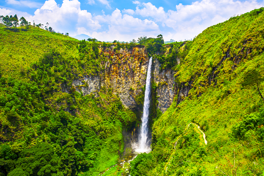 Things to do in Medan and surroundings in Karo, Visit Sipiso Piso Waterfall