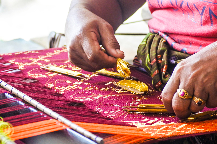 kerajinan khas indonesia - songket