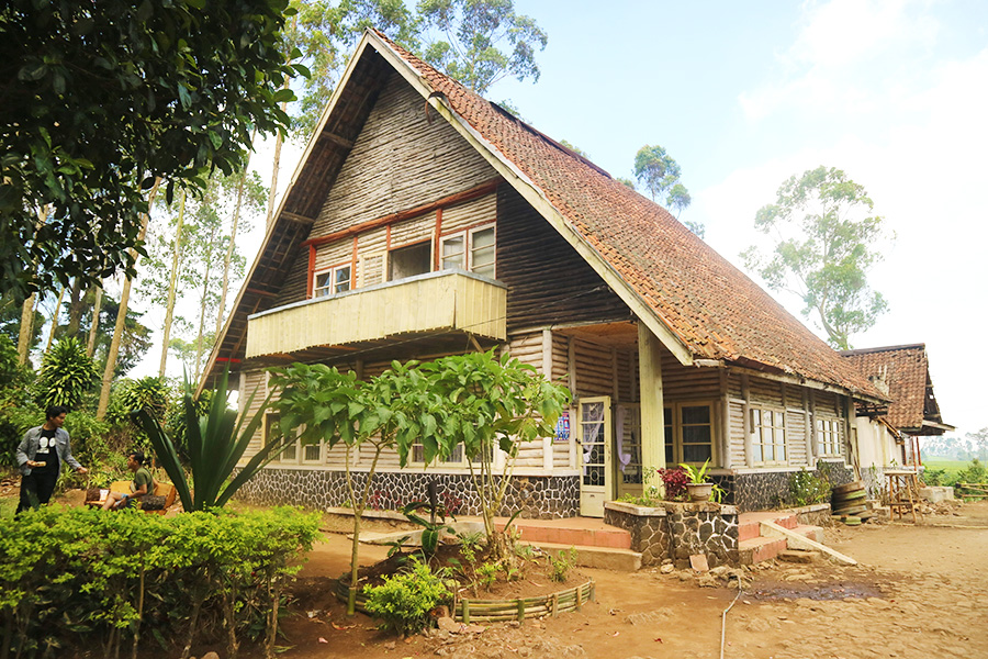 wisata pengalengan - rumah pengabdi setan