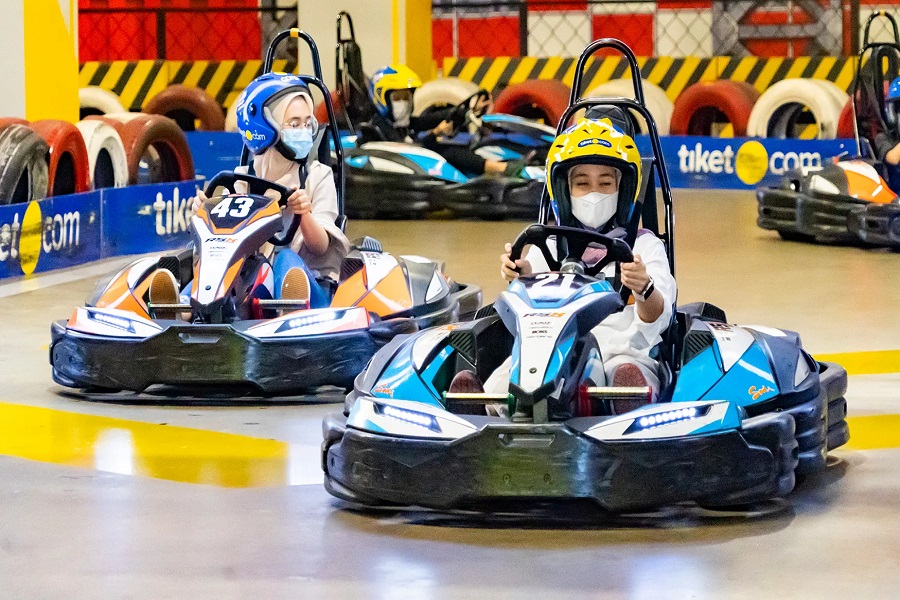 Ajak si kecil untuk main Go-Kart di tempat Trans Studio Cibubur biar liburan seru