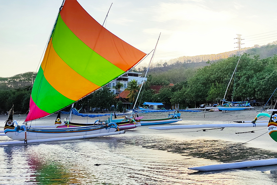 wisata situbondo - pantai pasir putih