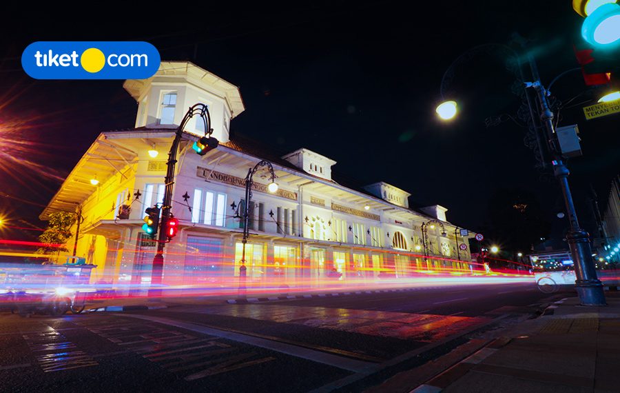 8 Aktivitas Seru di Bandung Ini Bisa Kamu Lakukan Saat Malam Hari, Lho!