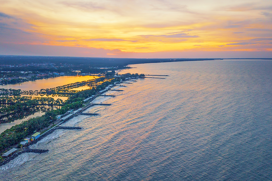 tempat wisata di brebes - Pantai Muarareja