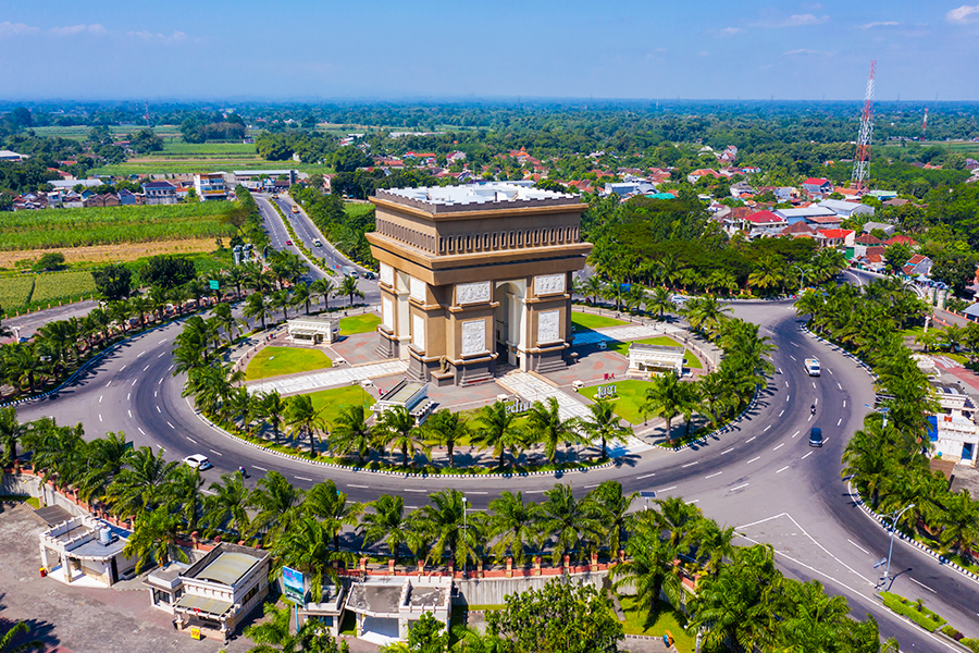 tempat wisata di kediri - Monumen Simpang Lima Gumul