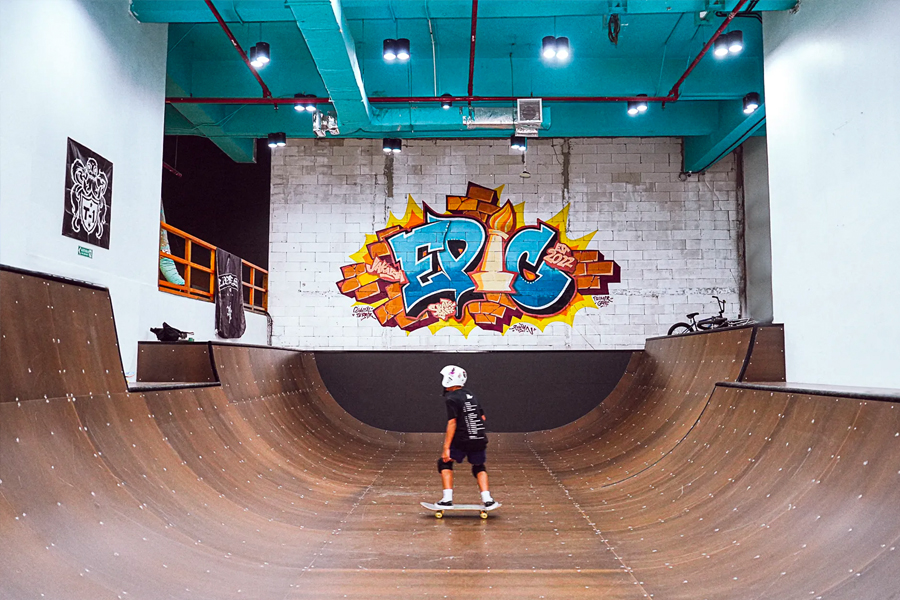 main skateboard di tempat wisata di jakarta