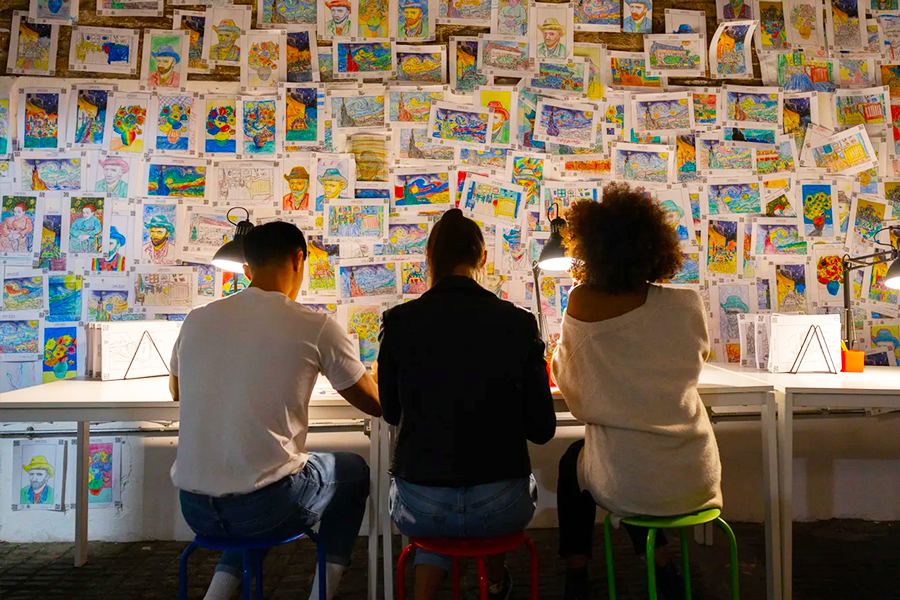 membuat karya sendiri di painting studio van gogh the immersive experience singapore