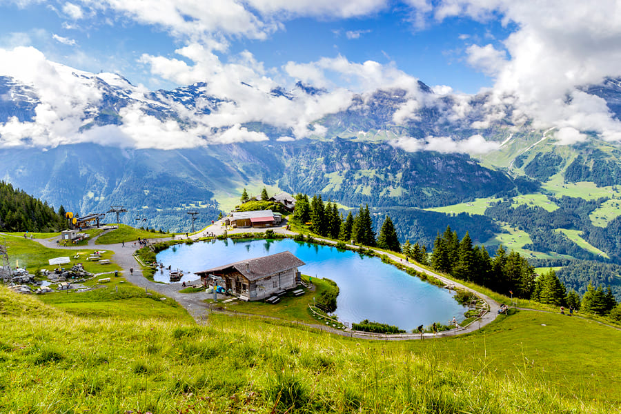Brunni-Bahnen jadi saah satu tempat yang ada di paket liburan di Swiss
