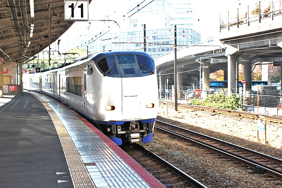 bebas naik kereta dengan JR West Pass