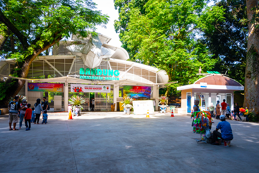 wisata dekat stasiun bandung - Kebun Binatang Bandung