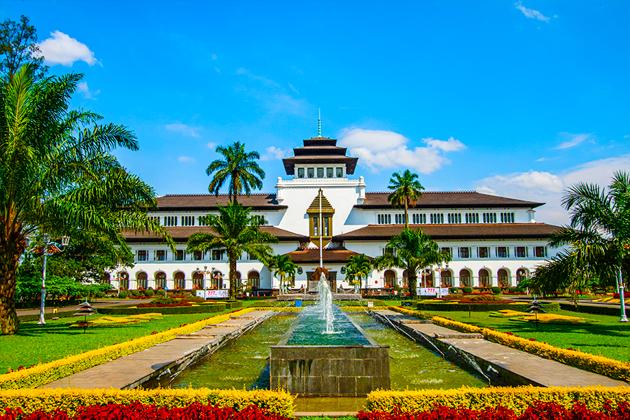 wisata dekat stasiun bandung - Gedung Sate Bandung