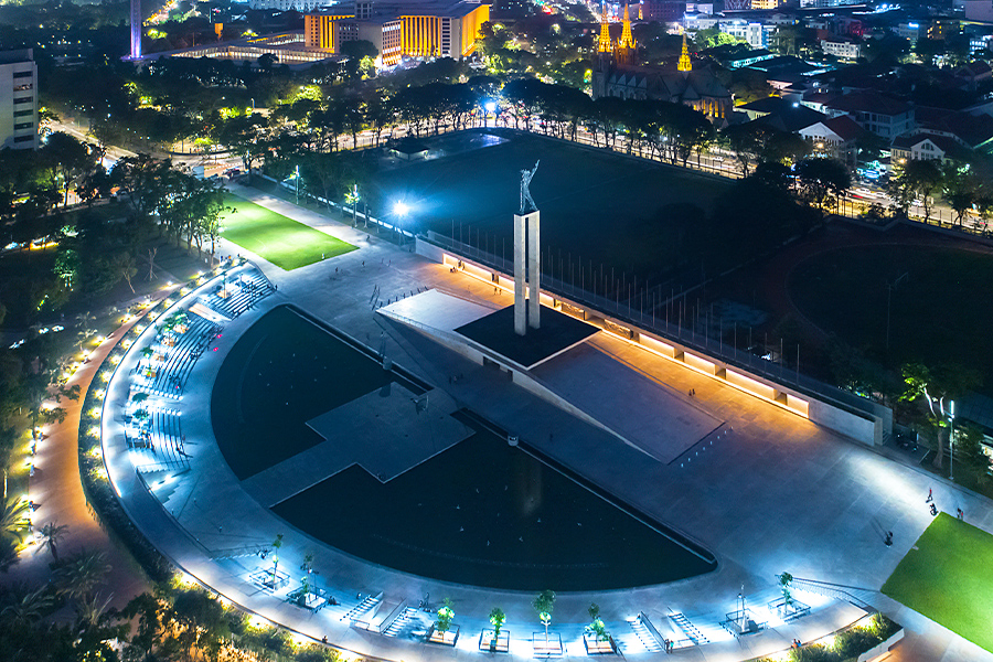 wisata malam jakarta - Lapangan Banteng