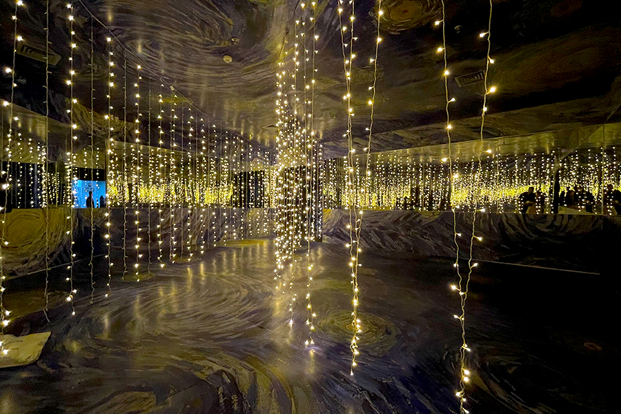 instalasi the starry night van gogh alive jakarta