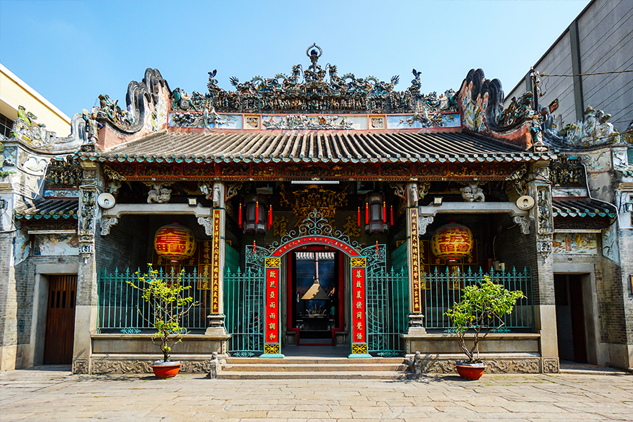 solo traveling to ho chi minh and enjoy the spiritual journey