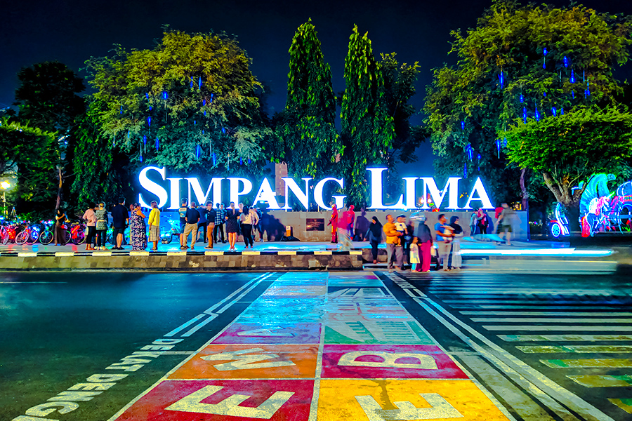 wisata malam semarang - Simpang Lima Semarang