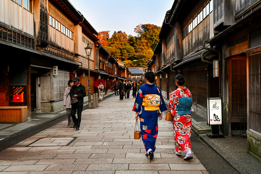 visit higashi chayagai with jr west kansai hokuriku pass