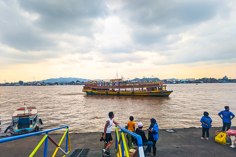 Tourist Destinations in Samarinda - Mahakam River Cruise