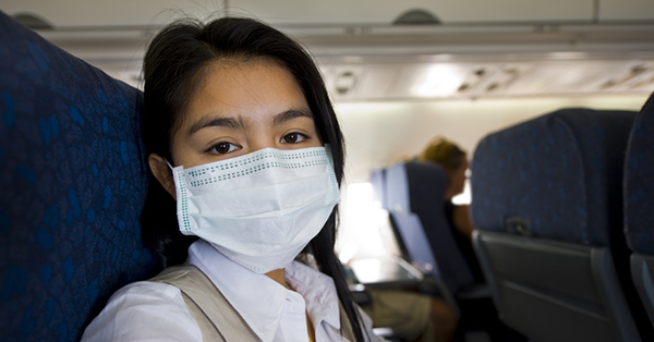 5 Tips Naik Pesawat Saat Sedang Flu - Selalu Pakai Masker Mulut