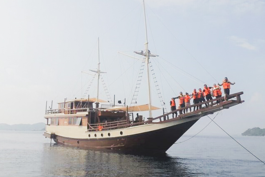 labuan bajo tour package