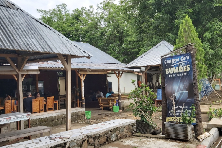cafe batu cermin village