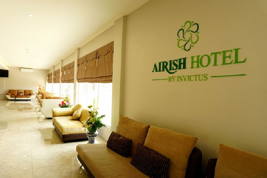 Airish hotel lobby