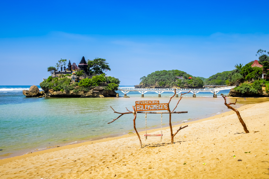 rekomendasi pantai di malang